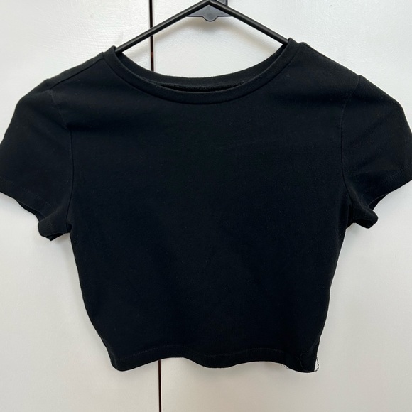 Black wild fable size XS cotton cropped fitted tee - Picture 1 of 1